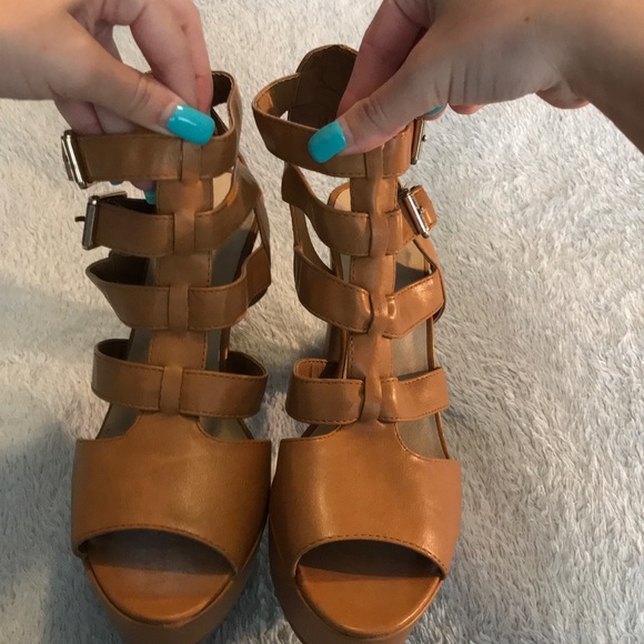 F21 Double Buckle Strap Pumps - Picture 5 of 5